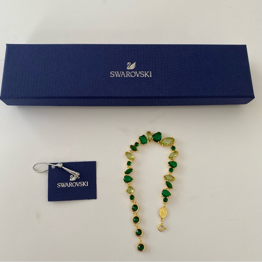 New in Box $249 Swarovski Gema Emerald Lime Green Crystals Gold Tone Bracelet